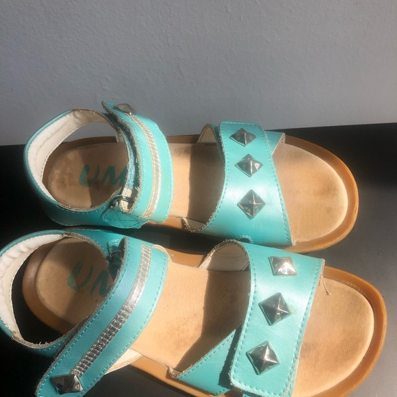 Free Umi leather upper sandal with padded heel strap velcro width adjustments - Picture 1 of 9